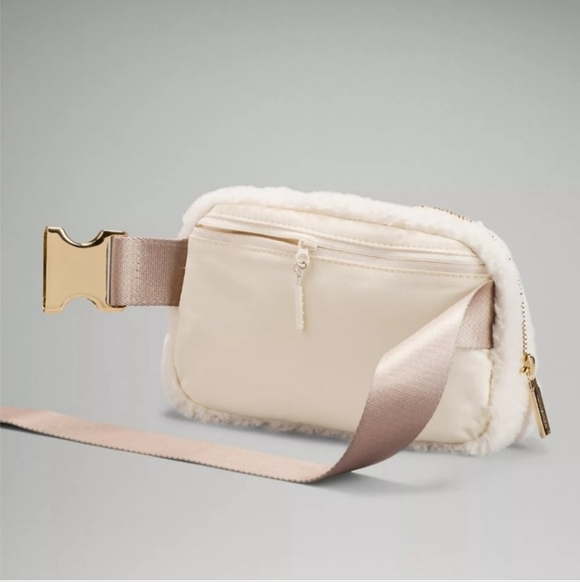 Lululemon White Fleece Crossbody/Belt Bag NWT - Picture 5 of 5